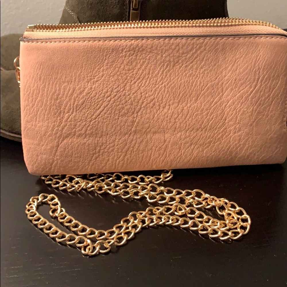 Small purse with zipper never used.